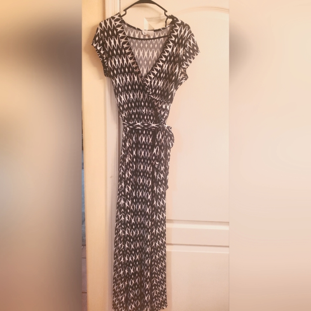 OLIVIA MATTHEWS MAXI DRESS SIZE LARGE